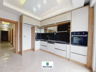 Denizden Akçayda Öncephe Arakat Kapalı Mutfak Satılık 3+1 Daire.