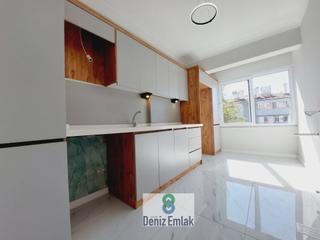 Denizden Akçayda Ön Cephe Arakat Geniş Masrafsız Satılık 2+1 Daire.