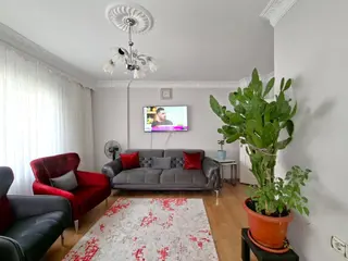Recep Ümit Emlak'tan Ömerağa Mahallesinde Turgut Reis Caddesi Yakınında Ara Kat Satılık 2+1 Daire