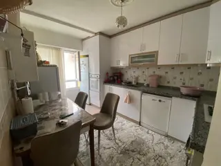 Hayal^den Malazgirt Mh^de Merkezi Konumda Ön Cp. Asansörlü Geniş 3+1 Bağımsz Daire