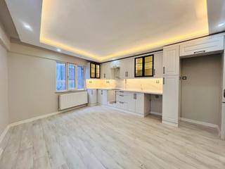 Teyfikiye Mahallesi🏡 ✅3+1 125m2 5 Katlının 2 Katı ❇️full Tadilatlı Petek Kombili