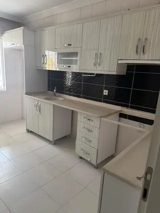 Başpınar'da Orhan Kemal Caddesi Yakını Asansörlü 3+1 1.katta Satılık Daire !!