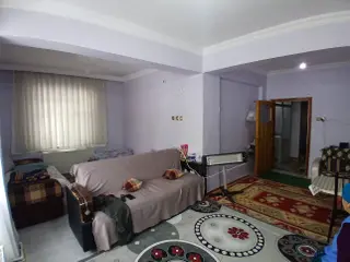 Akçay Emlak'tan Akşehir İstasyon Caddesinde Semt Pide Yanında Birinci Kat Satılık 2+1 Daire