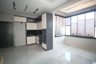 Retro’dan Akkent Mah’de Kaliteli İşçilik Modern Tasarım Sıfır Lüks 2+1