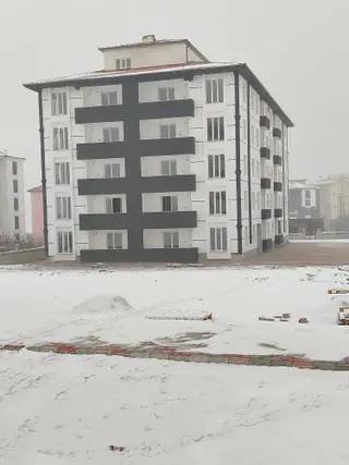 Toros Mahallesinde Satılık Sıfır Bina Kapalı Garajlı
