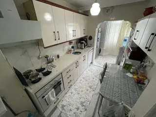 Koza Emlak'tan Andiçen Mahalesinde Asansörlü Full Yapılı Ara Katta 3+1 Satılık Dairee