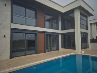 Önerlerde 5+1 Ultra Lüx Müstakil Havuz Ve Bahçeli Satılık Villa