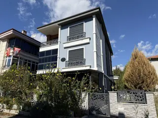 ▄▄jet Emlaktan Akçay'da Konforun Ve Şıklığın Buluştuğu 4+1 Villa