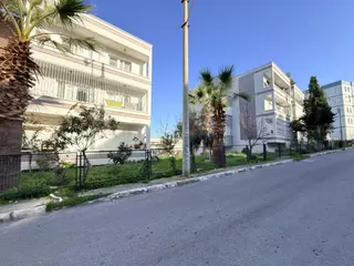Aclass'dan Merkezı Konumda-sahıle Yakın-kısmi Manzaralı-doğalgazlı-masrafsız Acıl Satılık 3+1