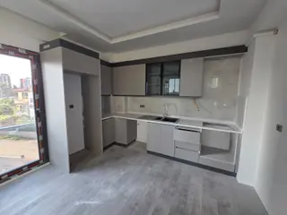 Karınca'dan Eski Mezitli'de Havuzlu İskanlı Ara Kat 2+1 Satılık!
