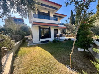 Akçay Aras Emlaktan Gürede Geniş Bahçeli 7+1 Müstakil Villa