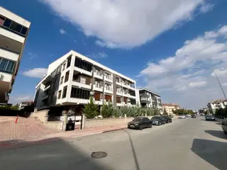 Ahmet Yesevi Caddesi Satılık 5+1 Daire