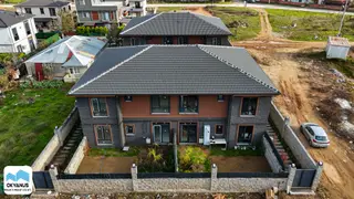 Sakarya Karasu Merkezde Havuzlu Kapalı Mutfak Köşe Parsel Villa