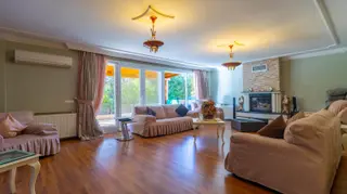 Yeşilbayırda Duacı Sınırında Satılık 7+1 550 M2 Villa!