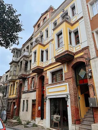 Balat'ta Satılık Fırsat Apart Otel Ve Dükkan