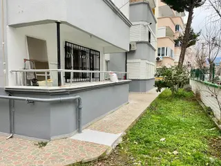 Akçay Sezgin Emlak'tan Ön Cephe & Merkezi Konum Geniş 2+1 Daire