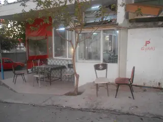 Buca Çaldıran Mah.//benzinlik Yanında Mahallenin Girişinde/244m2 Binanın 3'de1hissesi Satılık..