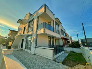 Uytun'dan Burhaniye Öğretmenler Mahallesinde 3+1 Satılık Dubleks Uytun'dan Burhaniye Öğretmenler Mahallesinde 3+1 Satılık Dubleks