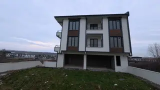 Sakarya Karasu'da Ana Yola Yakın Geniş M2li Asensörlü 2+1 Satılık Daire