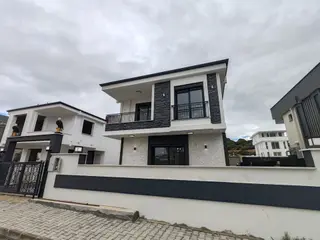 Didim'de 4+1 Denize 500m Yakın Müstakil Villa Ebeveyn Banyolu