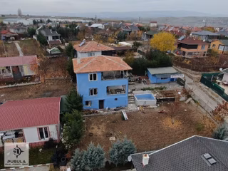 Acil Pusula'dan Acil Satılık 3katlı 500 M2 Bahçeli Betonarme Ev