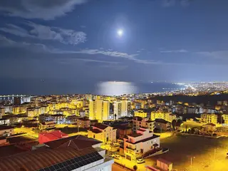 Lüks Sitede Deniz Ve Şehir Manzaralı 180 M2 Geniş Daire