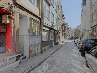 Altın Emlak'tan Merhaba Caddesinde Balkonlu 1+1 Satılık Daire