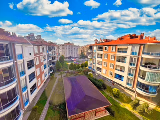 Akçay'da Aygül'den Site İçi Ayrı Mutfak Doğalgazlı Ebeveyn Banyolu Geniş Ve Ferah 3+1 Satılık Daire