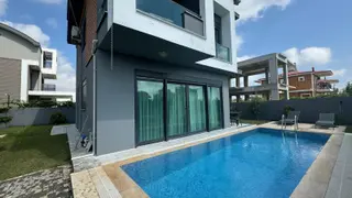 Kadriye'de 3+1 Müstakil Havuzlu Villa 300 M2 Arsa İçerisinde.