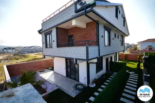 Sakarya Kocaali'de Deniz Manzaralı Havuzlu 3+1 Villa