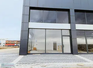 Şekerciler Sitesi Geniş Kiralık İşyeri