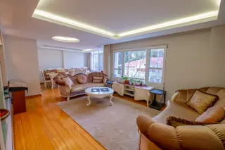 Florya Merkezde Orman Yanı Yenilenmiş 4+2 Üst Dubleks 280 M2