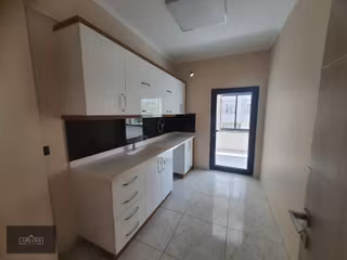 Coşkun İbili'den Klimalı Kombili Avizeli A+ Kiralık Ofis
