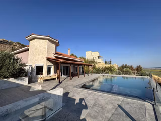 Foçaköyde I Tam Müstakil I Sonsuzluk Havuzlu I 3+1 Taş Villa