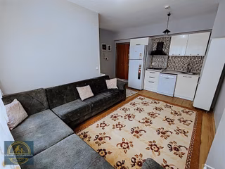 Bahçeşehir'de Havuz Cephe 7/24 Güvenlikli Site Eşyalı 2+1 Daire