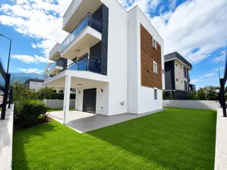 Kuşadası Davutlarda Satılık Tek Müstakil 5+1 Villa