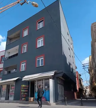 2 Dükkan Ve Üç Kat Daire 3+1