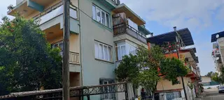 Kemer Mahallesinde Satılık 3 Katlı Bina