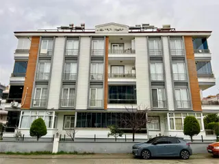 Sezgin Emlaktan Yüksek Krediye Uygun Ön Cephe Asansörlü Yeni 1+1