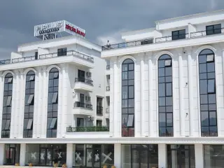 Özdilek Karşısında D-100'e Cephe Otoparklı 500m2 Kiracılı İşyeri