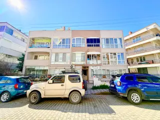 ▶ ▶akçay Körfez'den Merkezi Konumda Ön Cephe Ara Kat 3+1 Satılık Daire