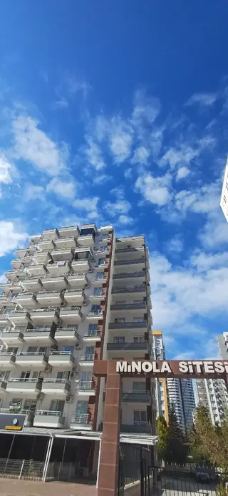 Üniversite Caddesinde
