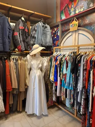 Fırsattır! Alsancak'ta Devren İkinci El Giyim Vintage Mağazası