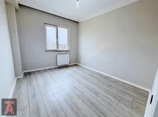 Süvari Mahallesi Cadde Üzerinde Kök Tapu Ara Kat Lüx Yapılı 3+1