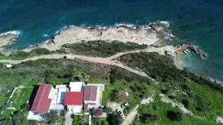 Karaburun Boyabağı'nda Denize Sıfır 2+1 Eşyalı Daire