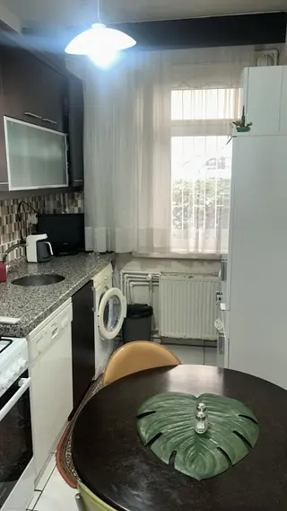 Bahçelievler'de Satılık 3+1 Y.giriş Ön Kombili,yapılı.kat Eksikli