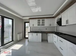 İmir Emlak Ofisinden Hastane Yanı 4+1 180m2 5.kat Site Dairesi