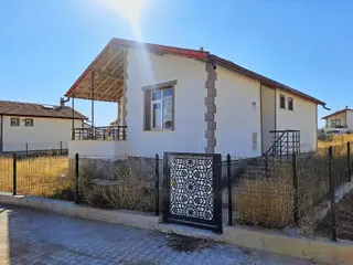 Çumra Apa Da Göl Yanında Toroslara Karşi Site İçi