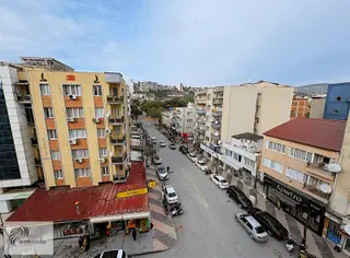 Ertuğrul Mah Kaymakam Kemalbey Cad Satılık 3+1 Ara Kat120 M²