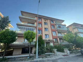 Selçuklu Mah.'de Site İçi-otoparklı-mesken Tapulu-bahçe Katı 3+1